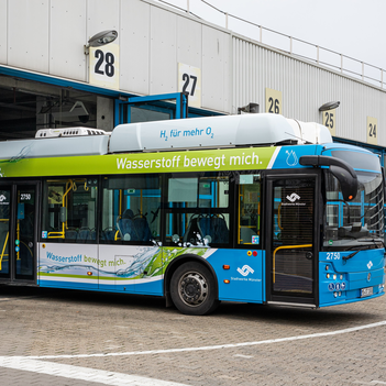 Die Testfahrten können beginnen: Der erste Wasserstoffbus der Stadtwerke kommt vorwiegend auf der Linie 2 zum Einsatz.