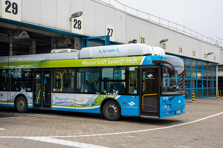 Die Testfahrten können beginnen: Der erste Wasserstoffbus der Stadtwerke kommt vorwiegend auf der Linie 2 zum Einsatz.