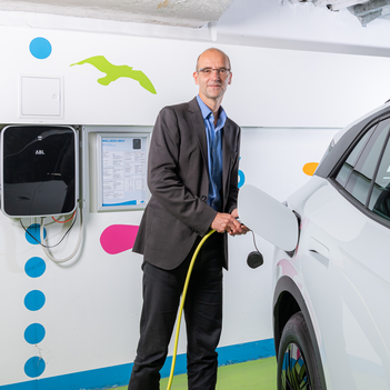 Ökostrom im Akku macht Elektromobilität zu einer runden Sache, ist Stadtwerke-Marketingleiter Ralf Mertins sicher.