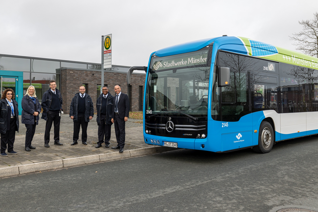 Die Fahrerinnen und Fahrer der Stadtwerke freuen sich, ihre Fahrgäste in den neuen Bussen zu begrüßen.