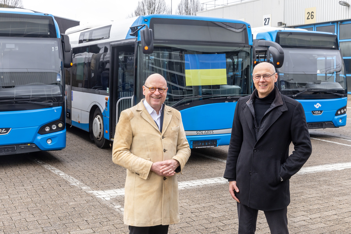 Oberbürgermeister Markus Lewe (l.) und Stadtwerke-Geschäftsführer Frank Gäfgen: Mit der Spende von drei Bussen erfüllen die Stadtwerke einen Teil der Verantwortung, die Münster mit der Solidarpartnerschaft für Winnyzja übernommen hat.