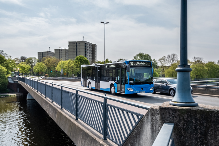 Könnte ab Herbst 2024 wieder unterwegs sein: Die Ringlinien 33 und 34, hier auf der Torminbrücke am Kardinal-von-Galen-Ring