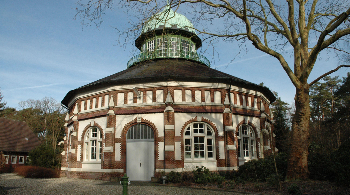 Das Wasserwerk Hohe Ward ist ein Rundbau im Jugendstil