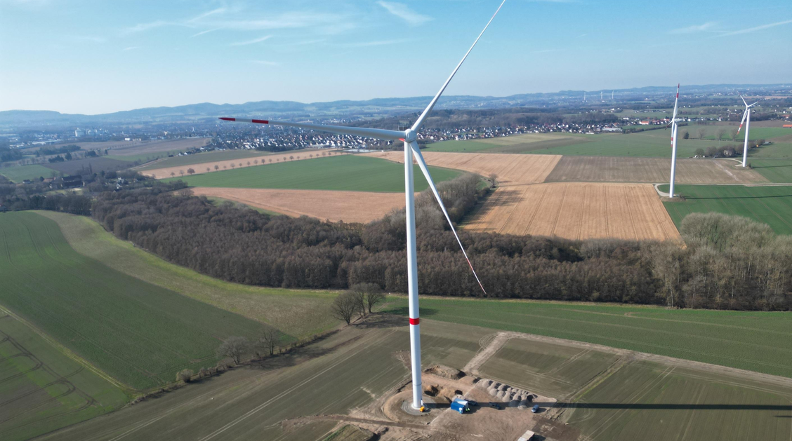 Windenergieanlage, die gebaut wird