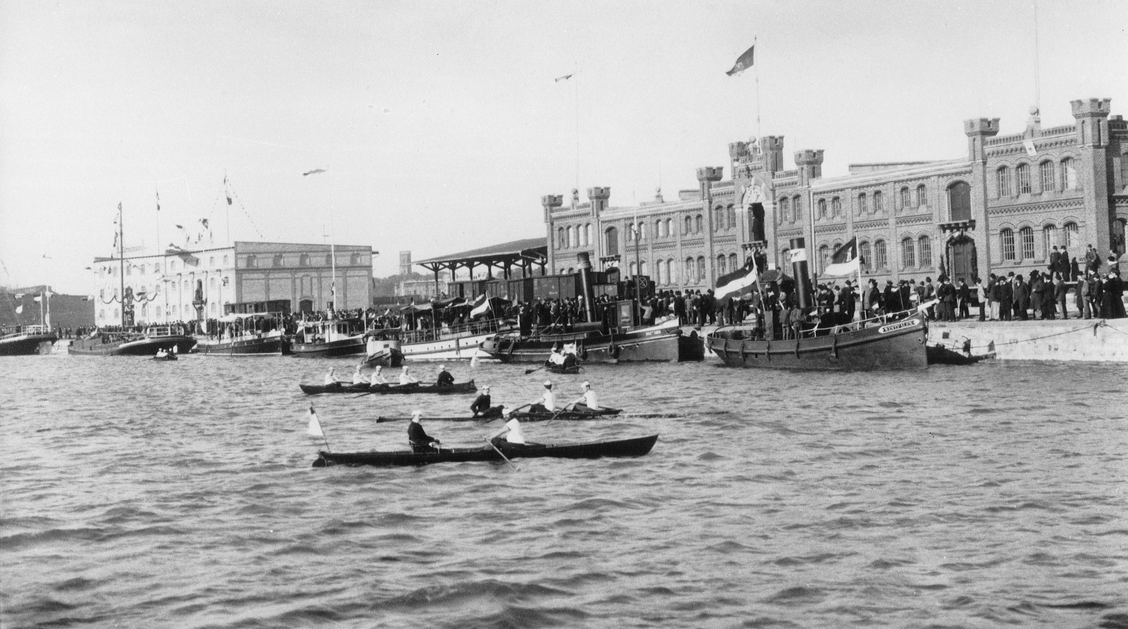 Historisches schwarz weiß Foto des Münsteraner Hafens bei der Eröffnung