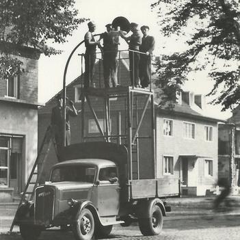 Wartung der Straßenbeleuchtung 1953