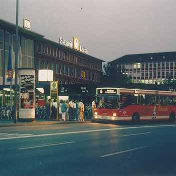 Ein Bus der Linie 5 in den 1980er Jahren fährt vom Hauptbahnhof in Richtung Nienberge ab