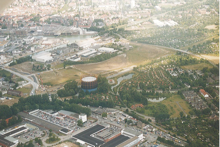 Eine Luftaufnahme der Hafengegend von Münster mit vielen großen Gebäuden