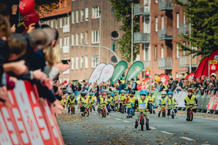 Beim Girolino sind die Kleinsten auf ihren Laufrädern unterwegs (Foto: Münsterland-Giro/Nils Eden)