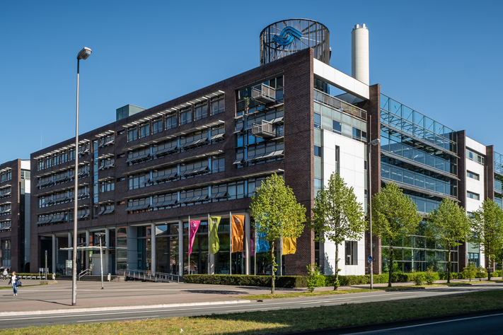 Hauptgebäude am Hafenplatz