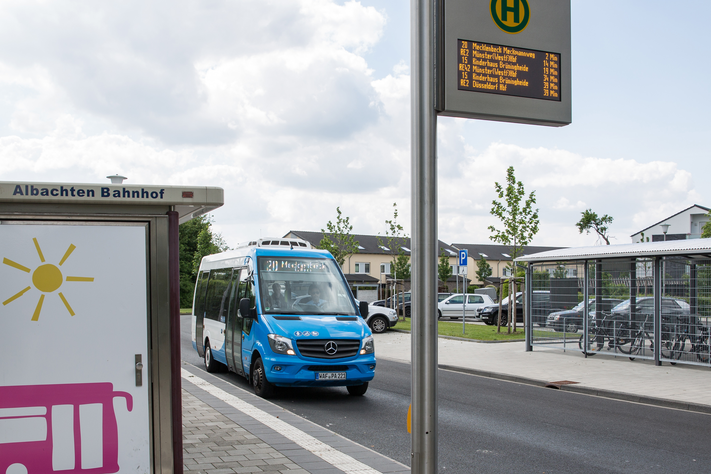 In Albachten bietet die Linie 20 Anschluss an den Zug nach Münster und nach Mönchengladbach.