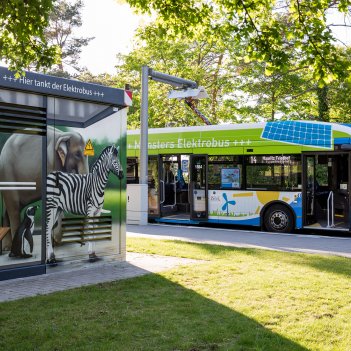 Den öffentlichen Personennahverkehr wollen die Stadtwerke Münster mit Elektrobussen mit reinem Batterieantrieb sowie Wasserstoffantrieb und Brennstoffzelle emissionsfrei gestalten.