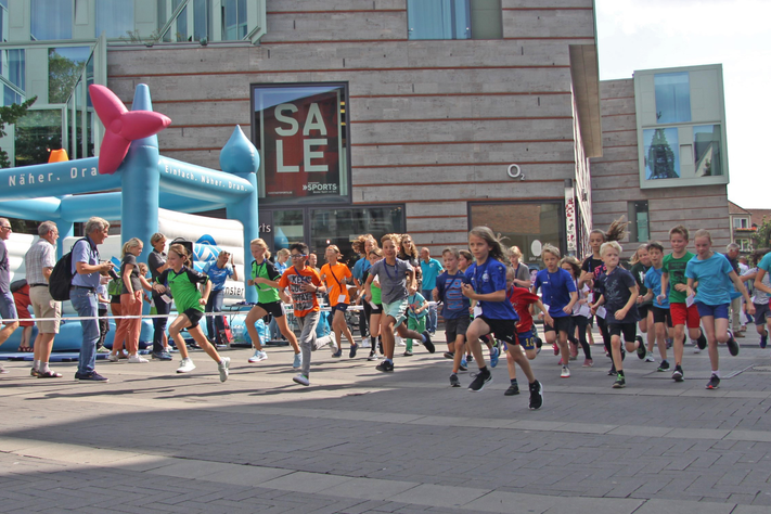 Mehr als 337 Kilometer und 1.687 Euro kamen beim Kinder-Spendenlauf der Stadtwerke und des Volksbank-Münster-Marathon zusammen.