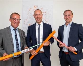 Gemeinsam für schnelles Internet in den unterversorgten Gebieten der Stadt: Stadtrat Wolfgang Heuer, Stadtwerke-Geschäftsführer Sebastian Jurczyk und Breitbandkoordinator Christian Tebel (v. l.) im vergangenen Herbst.