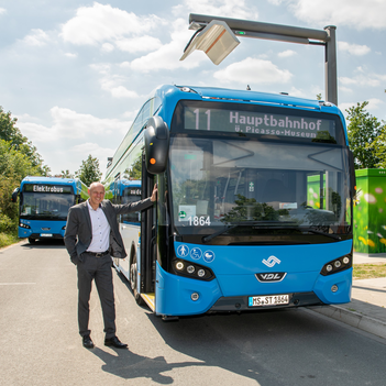 Freut sich über die erfolgreiche Inbetriebnahme der Ladestation in Gievenbeck für die Linie 11: Geschäftsführer Frank Gäfgen.