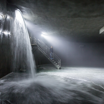 Nachts füllen die Stadtwerke die riesigen Wasserspeicher an den Wasserwerken mit frischem Trinkwasser, so dass auch für den derzeit erhöhten Verbrauch genug flüssiges Nass bereitsteht.