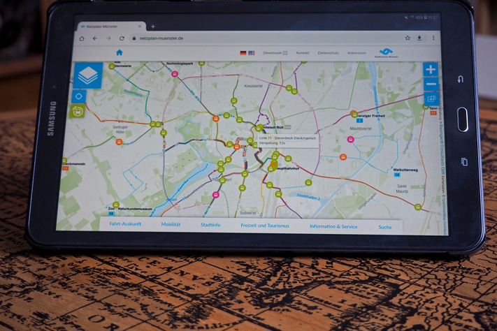Bis zu 180 Stadtbusse sind in Münster gleichzeitig unterwegs. Im interaktiven Liniennetzplan der Stadtwerke lassen sich nun die genauen Positionen aller Busse und ihre aktuelle Verspätung ablesen