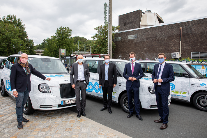 Gemeinsam für ein neues Kapitel Nahverkehr in Münster: Oberbürgermeister Markus Lewe, Stadtwerke-Geschäftsführer Frank Gäfgen, Bundesverkehrsminister Andreas Scheuer, NRW und Stadtbaurat Robin Denstorff.