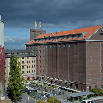 m Flechtheimspeicher am Hafen werden Archiv- zu weiteren Büroflächen umgewandelt. Die Arbeiten beginnen im Januar.