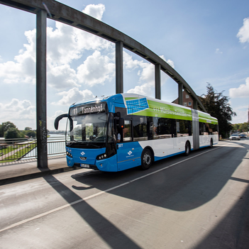 Wie auf der Linie 11 setzen die Stadtwerke ab Herbst 2021 auch elektrische Gelenkbusse auf der Linie 8 ein.