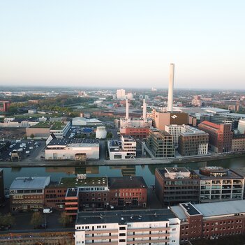 Vom Hafen aus versorgen die Stadtwerke Münsters Haushalte mit Fernwärme. Zukünftig soll der Wärmebedarf der Stadt aus erneuerbaren Wärmequellen gedeckt werden.