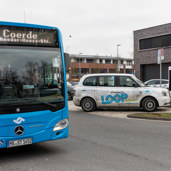 LOOPmünster und die Linienbusse sind Teil des Nahverkehrs. Fahrten mit den Kleinbussen parallel zu bestehenden Linien sollen künftig nicht mehr möglich sein, um mehr Kapazitäten für LOOPmünster freizumachen, wo keine andere Direktverbindung besteht.