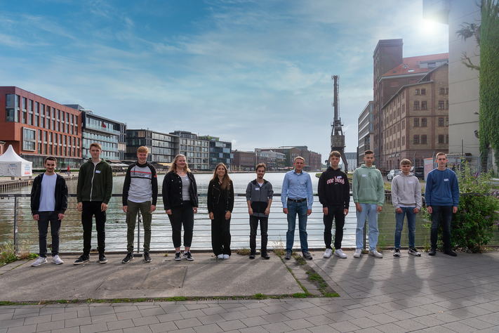 Erster Tag am Hafenplatz für die neuen Azubis: Insgesamt starten zwölf junge Menschen bei den Stadtwerken und Stadtnetzen Münster ins Berufsleben.