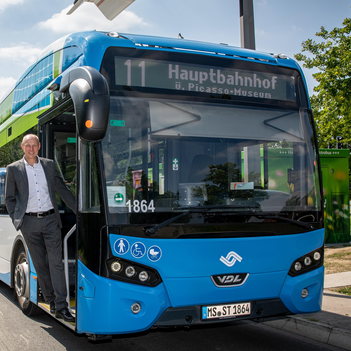 Frank Gäfgen freut sich über die sehr gute Kundenzufriedenheit. Unter anderem die Freundlichkeit der Stadtwerke-Mitarbeiterinnen und -Mitarbeiter ist ein Grund dafür.