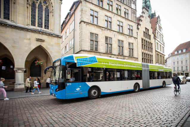 Die Stadtwerke stellen ihre Busflotte auf Elektrobusse um. Mit Ökostrom geladen schonen sie das Klima noch mehr als herkömmliche Busse.
