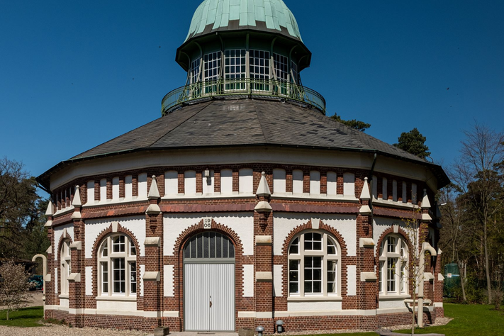 Hinter der historischen Fassade arbeitet modernste Technik: Seit über 100 Jahren wird im Wasserwerk Hohe Ward Trinkwasser für Münster gewonnen.