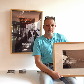 "Münster – unverfälscht und in Schwarzweiß", so präsentiert Fotograf Udo Fattmann seine Stadt ab sofort in der Ausstellung „Kurze Augenblicke“ bei den Stadtwerken am Hafenplatz.