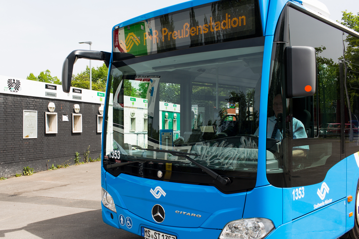 Mit dem Bus zum Preußenstadion: dank Kombiticket ganz einfach.